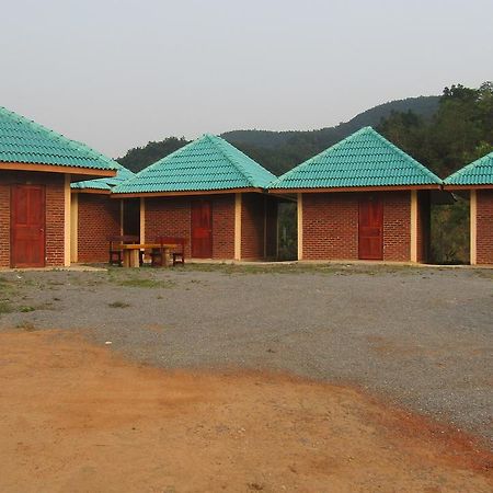 Chomdoy Bungalow & Restaurant Луанг Намта Екстериор снимка