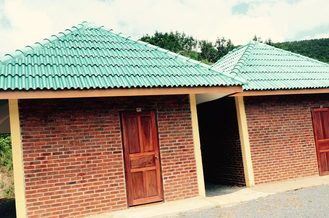 Chomdoy Bungalow & Restaurant Луанг Намта Екстериор снимка