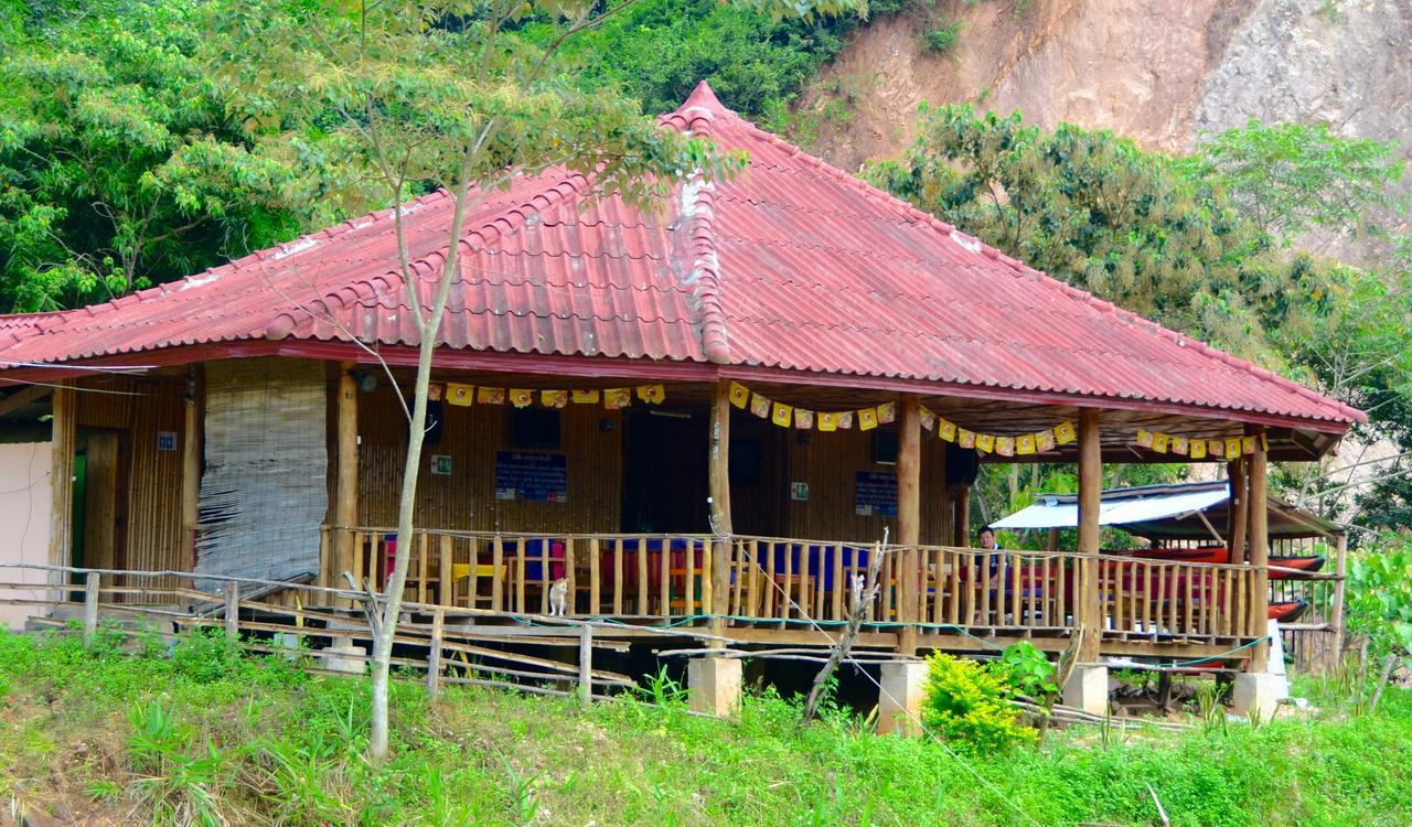 Chomdoy Bungalow & Restaurant Луанг Намта Екстериор снимка