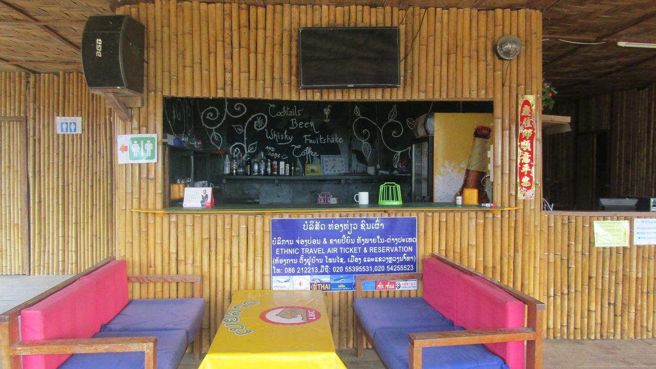 Chomdoy Bungalow & Restaurant Луанг Намта Екстериор снимка
