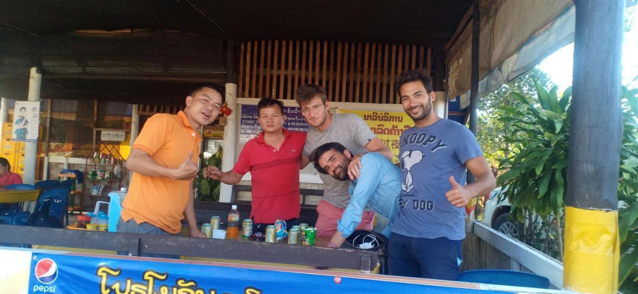Chomdoy Bungalow & Restaurant Луанг Намта Екстериор снимка